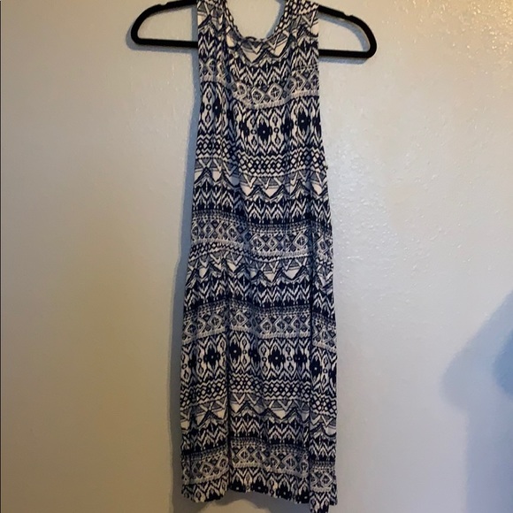 Patterned wrap dress - Picture 2 of 4